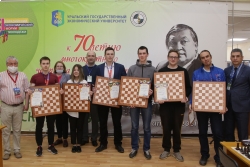 Шахматисты сразились на турнире «Уральский ферзь»